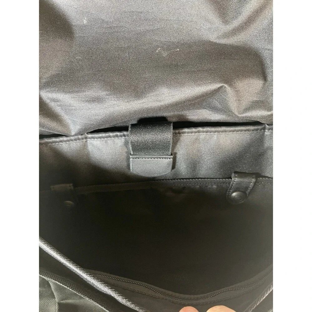 Tumi T-TECH Classic 57175D Black Nylon Computer Messenger Laptop Bag